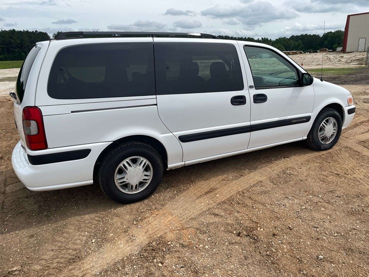 2004-chevrolet-venture-image-3
