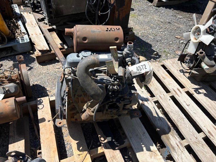 kubota-d1005-3-cylinder-diesel-engine-image-1