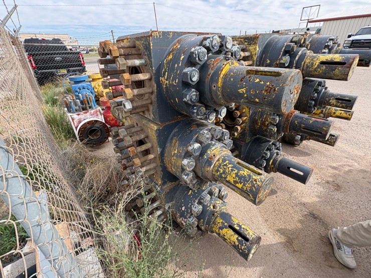 (3x$)-(3)-7-1/16”-15k-hydraulic-frac-valves-image-3