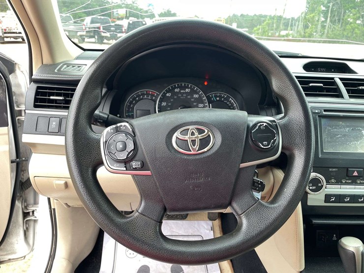 2014-toyota-camry-le-4-door-sedan-(169,990-miles)-image-12