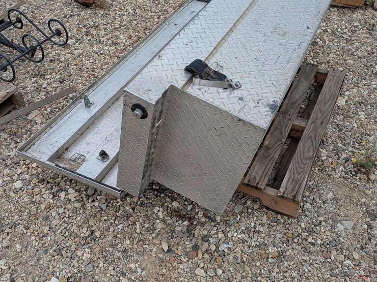 used-aluminum-truck-tool-box-image-3