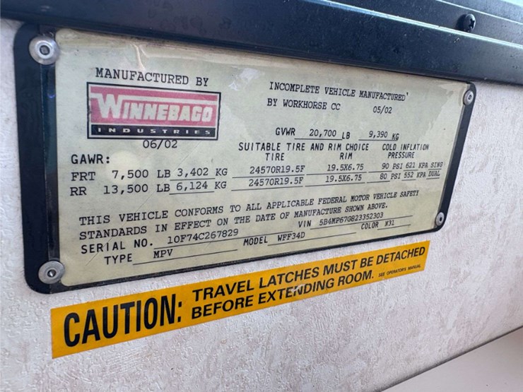 2003-winnebago-"brave"-motor-home-(12,893-miles-showing)-image-35