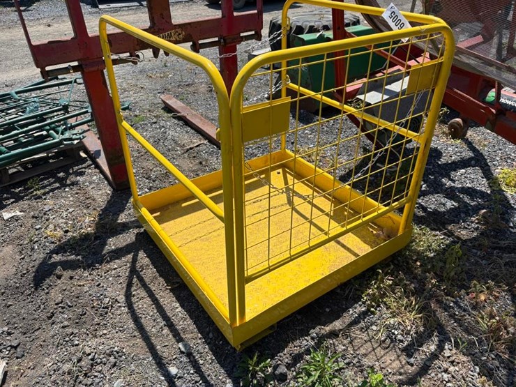 forklift-aerial-platform-image-2