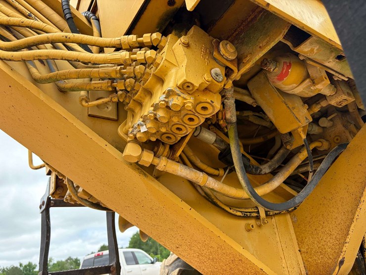 caterpillar-120-image-43