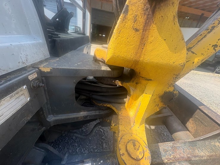 new-holland-e50b-image-15