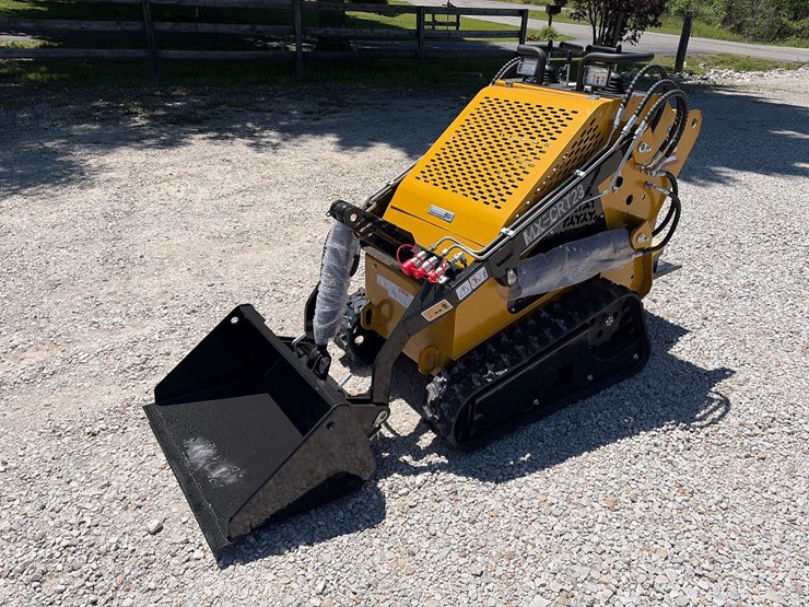 #228-•-unused-2026-agt-mx-crt23-mini-skid-steer-loader-image-1