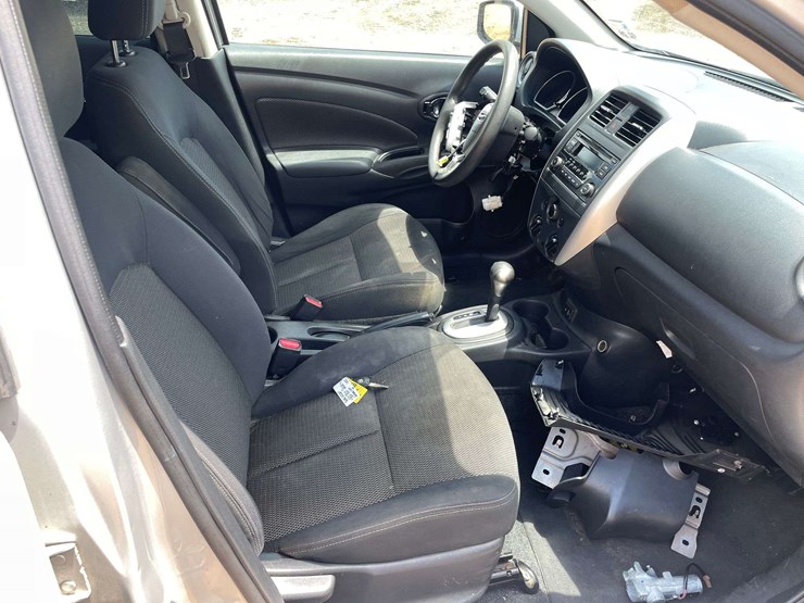 2017-nissan-versa-sv-4-door-sedan-(191,051-miles)-image-18