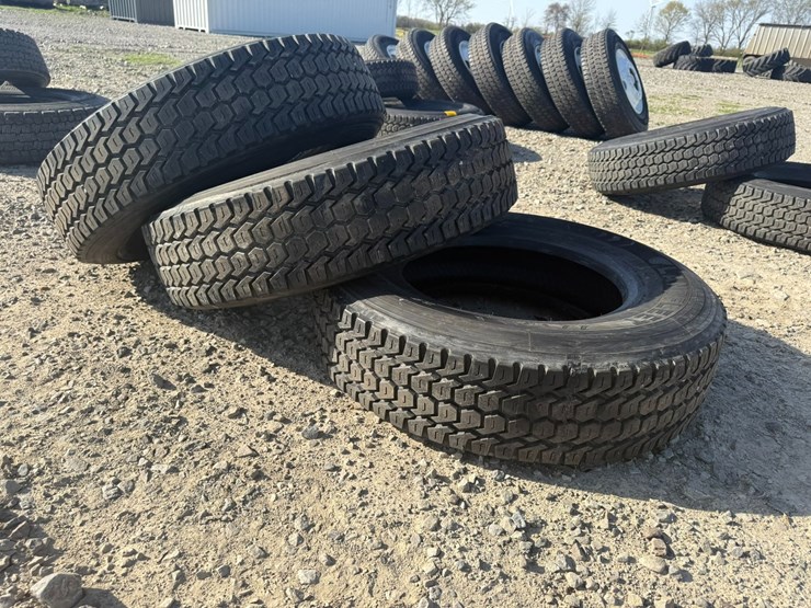 #701-•-lot-of-(3)-295/75r22.5-tires-inv#-40619-image-5