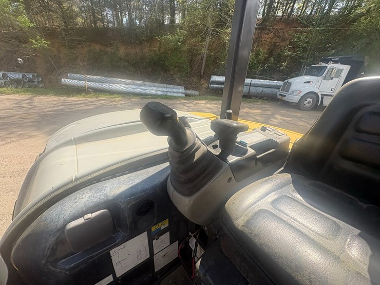 new-holland-e50b-image-57