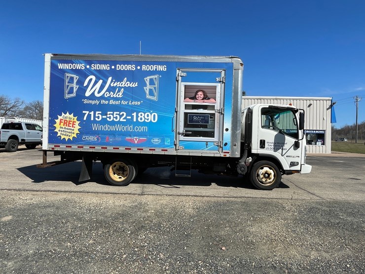 #3278-•-2017-isuzu-n-series-straight-truck-(has-wi-title)-image-4