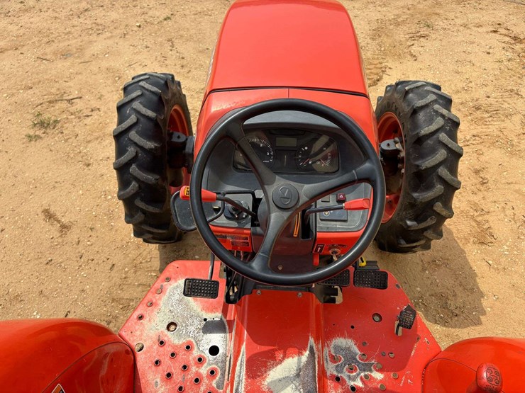 2013-kubota-m7040-image-19