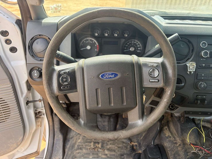 2014-ford-f550-image-13