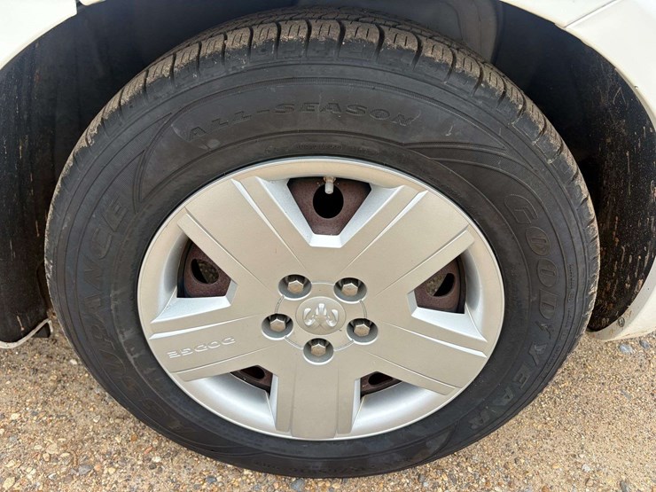 2010-dodge-avenger-4-door-sedan-(92,998-miles)-image-8