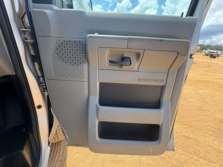 2009-utility-van-image-21