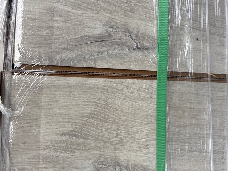 #711-•-35-boxes-of-new-unused-flooring-691-ft.²-mohawk.-product-is-outlast-graceland-oak-image-2