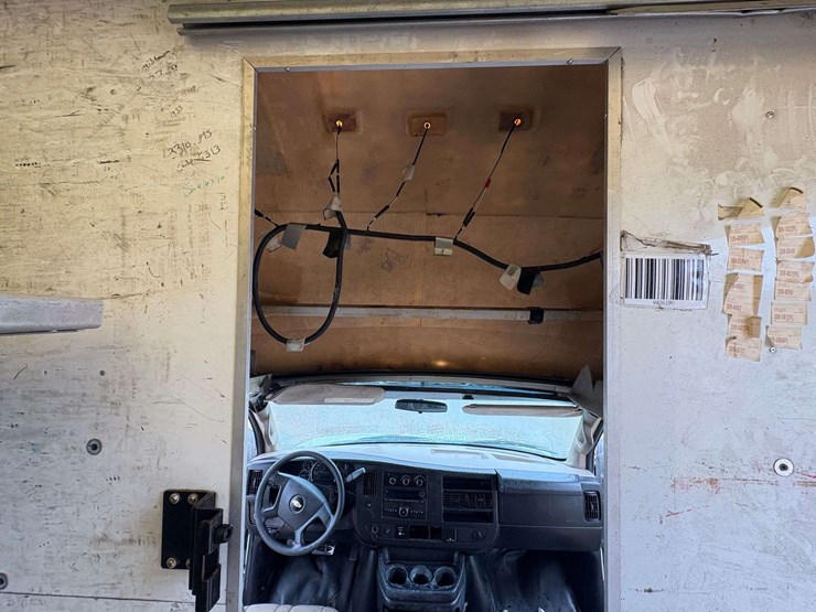 2018-chevrolet-express-3500-image-21