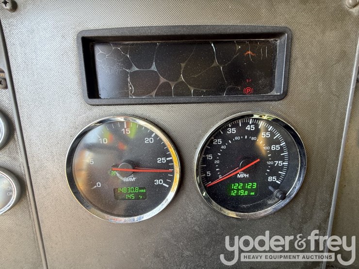 2016-kenworth-t300-image-13