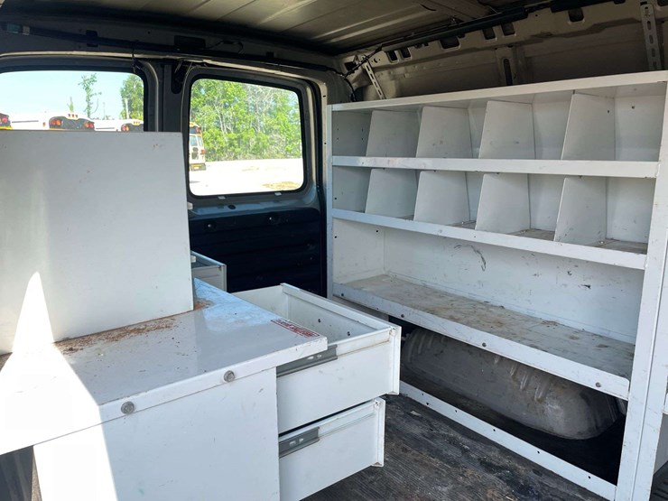 2002-chevrolet-express-2500-image-15