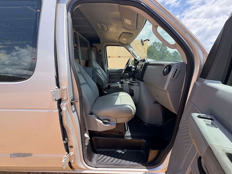 2009-utility-van-image-22