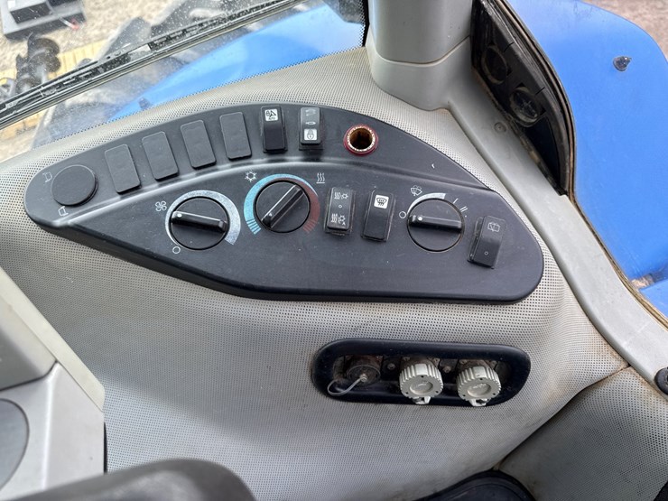 2015-new-holland-t8.410-image-52
