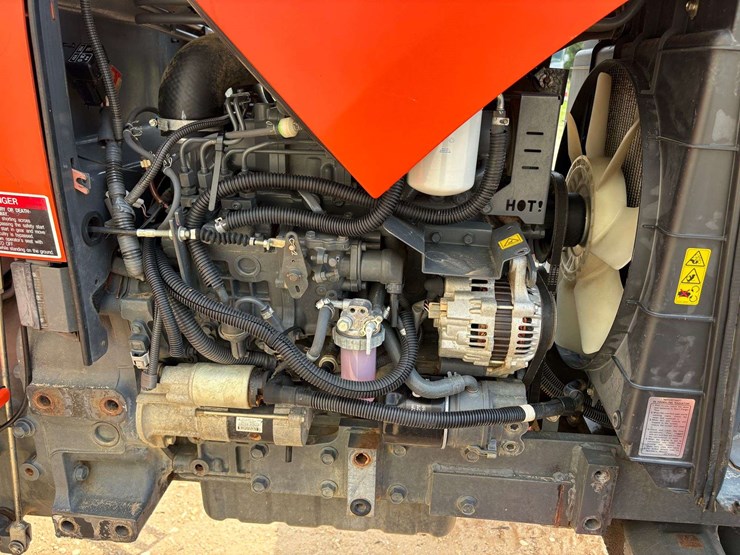 2013-kubota-m7040-image-12