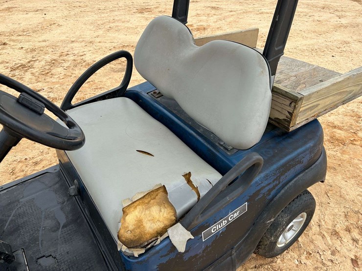 club-car-2-seater-gas-golf-cart-(2,403-hours)-image-11