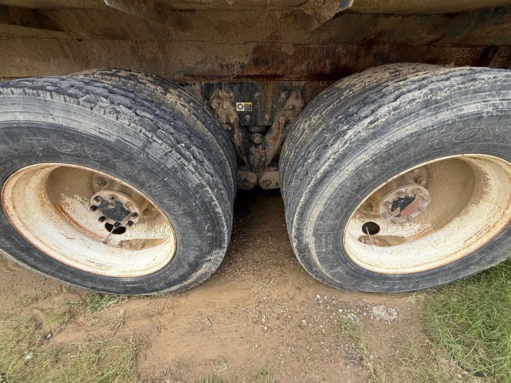 2011-kenworth-t800-image-8