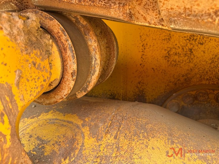 2020-komatsu-d155ax-8-image-9