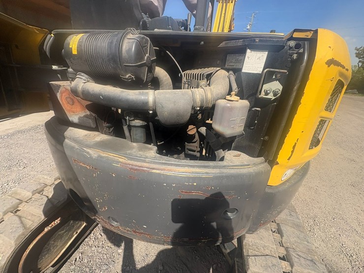 new-holland-e50b-image-47