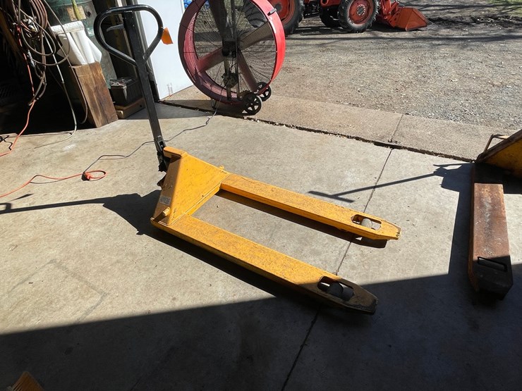 #1816-•-4,400-lbs.-pallet-jack-image-2