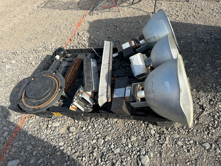 #25639-•-pallet-of-lights,-push-broom-heads,-misc-inv#-25639-image-7