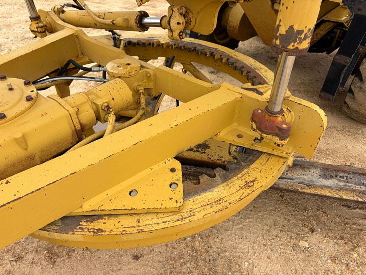 caterpillar-120-image-32