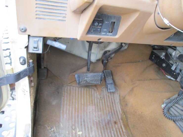 1987-jeep-wrangler-image-14