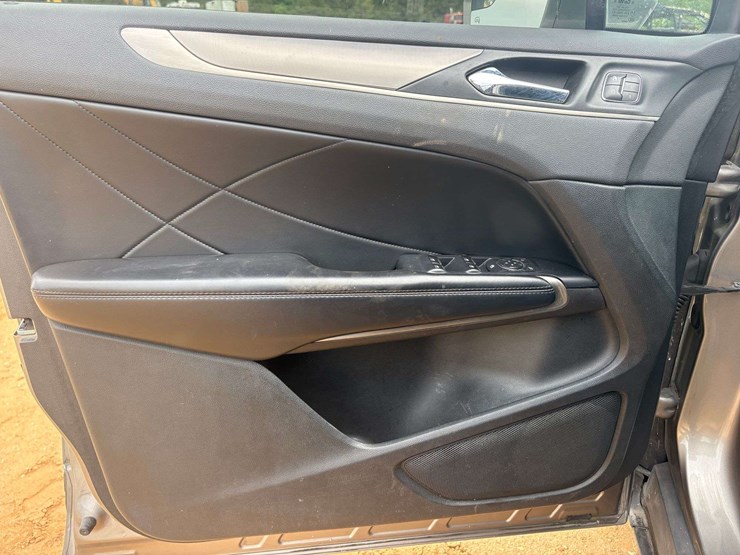 2016-lincoln-mkc-premier-4-door-suv-(128,646-miles)-image-11