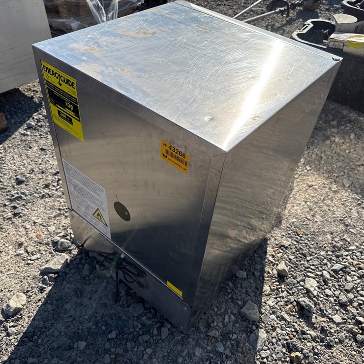 #43266 • Unused Bull Outdoor Refrigerator INV# 43266