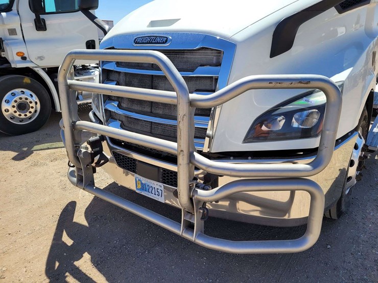 2019-freightliner-cascadia-116-image-2