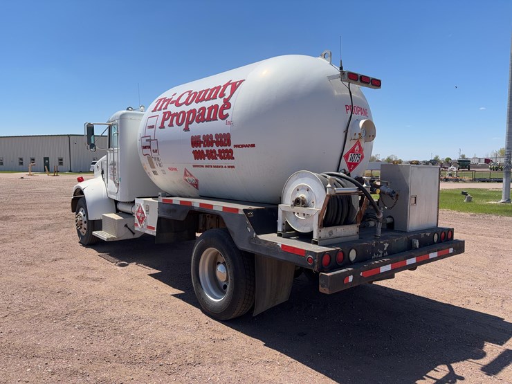 2003-peterbilt-330-image-7