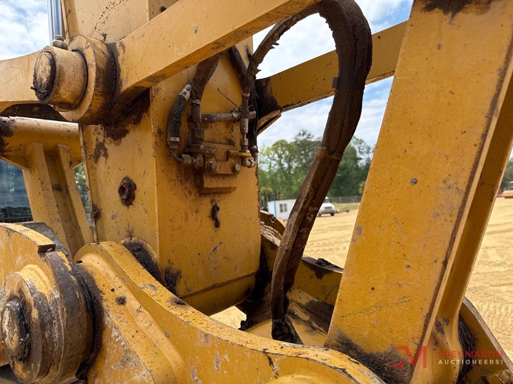 2021-caterpillar-325-image-16