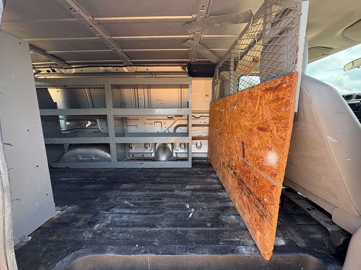 2009-utility-van-image-29