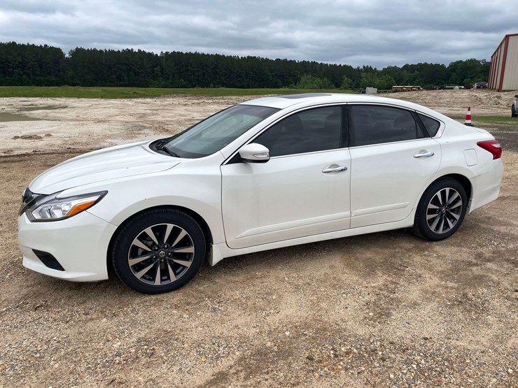 2016-nissan-altima-sl-4-door-sedan-(159,573-miles)-image-1