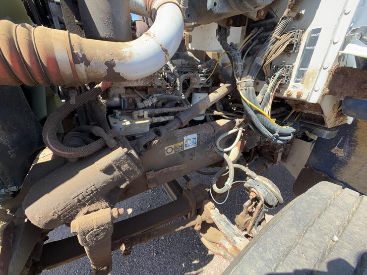 2003-peterbilt-330-image-26