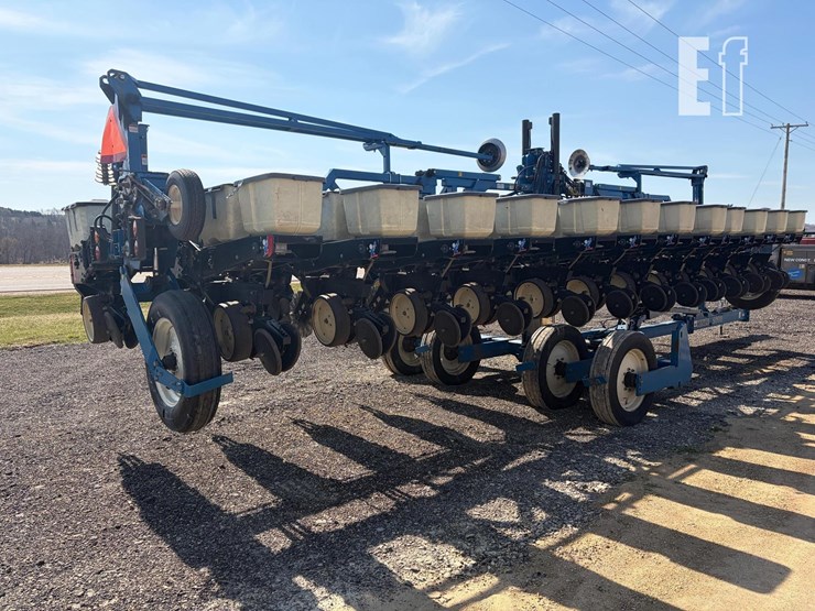 1999-kinze-2600-image-3