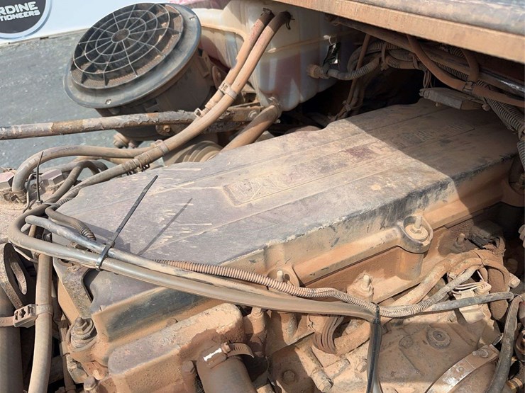 2006-freightliner-m2-106-image-18