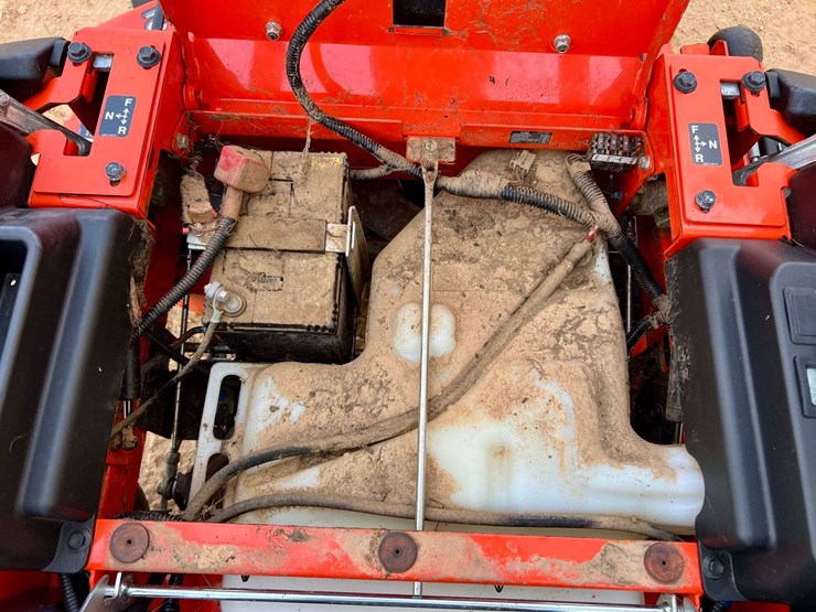 2022-kubota-z231kw-zero-turn-lawn-mower-(26-hours)-image-20