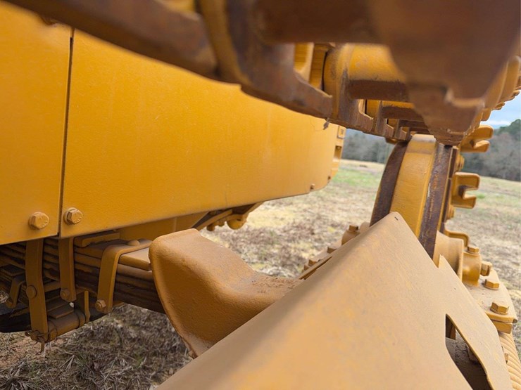caterpillar-twenty-two-image-19