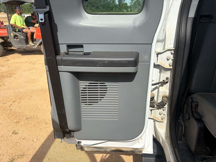 2014-ford-f550-image-17