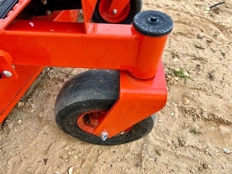 2022-kubota-z231kw-zero-turn-lawn-mower-(26-hours)-image-13