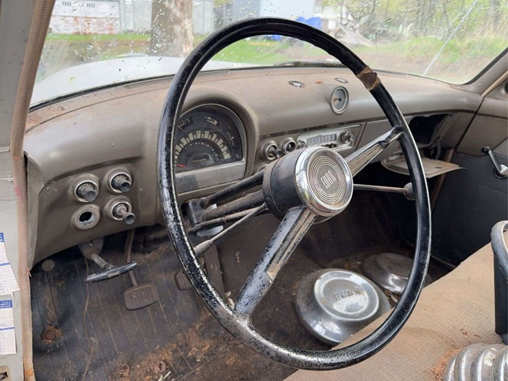 1952-ford-mainline-2-door-sedan-image-16