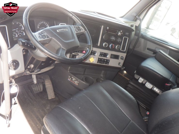 2021-freightliner-cascadia-126-image-15
