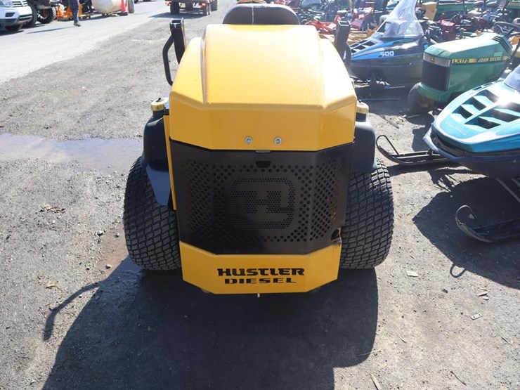 hustler-zt-zero-turn-mower-image-7